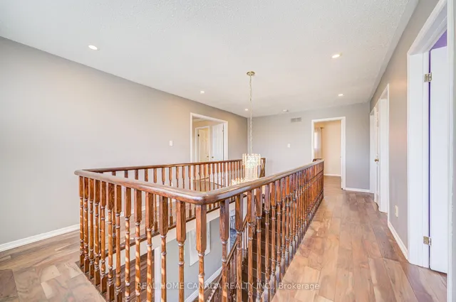 Additional image 21 of 2735 Kingsway Dr