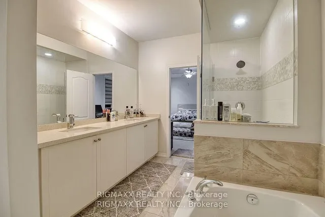 Additional image 19 of 22 Iguana Tr