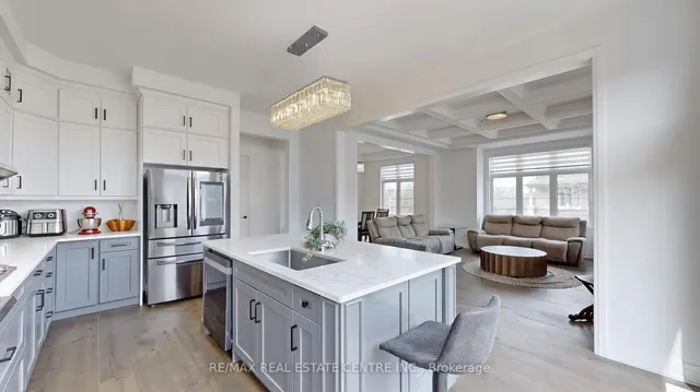 Additional image 18 of 1473 Varelas Passage