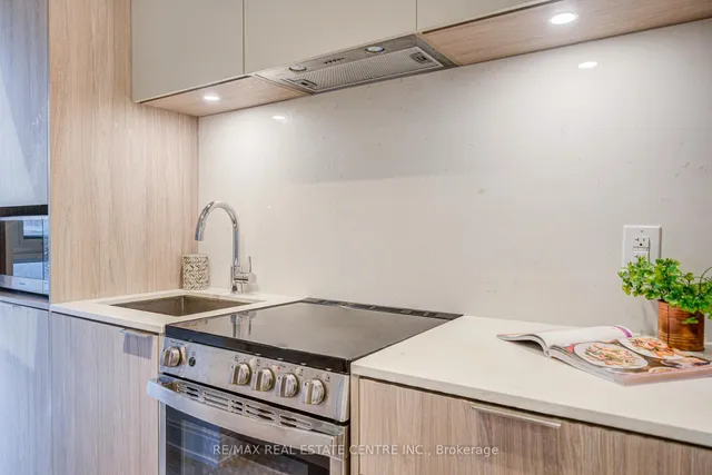 Additional image 7 of 70 Annie Craig Dr Unit 703