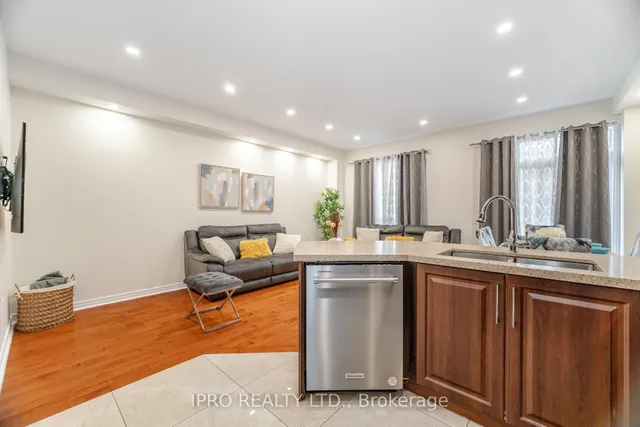 Additional image 13 of 803 Khan Cres