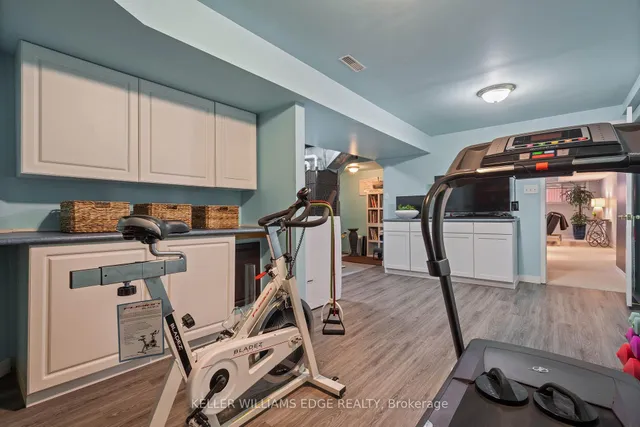 Additional image 37 of 2958 Singleton Common