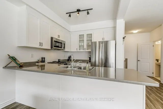 Additional image 23 of 383 Dundas St Unit 34