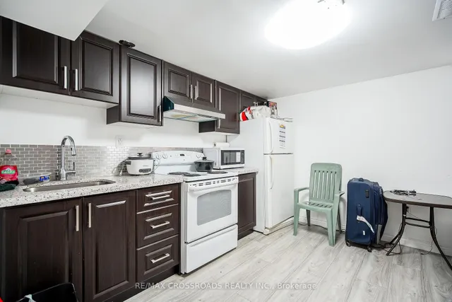 Additional image 30 of 52 Slan Ave