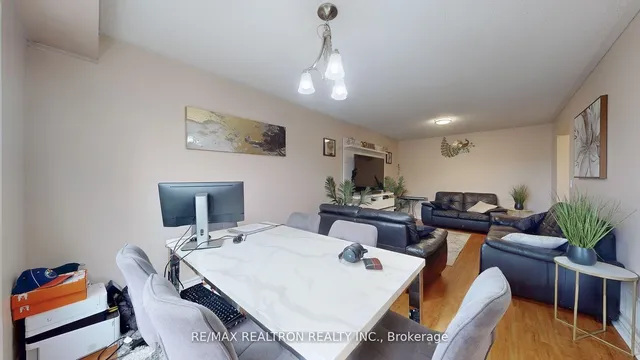 Additional image 10 of 68 Heathcliffe Sq