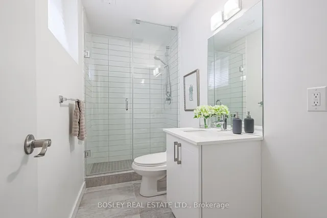 Additional image 33 of 38 Roblin Ave