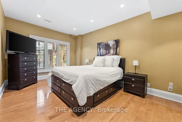 Additional image 31 of 4 Pride Crt