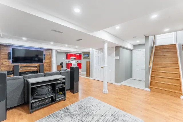 Additional image 21 of 7 Denim Dr