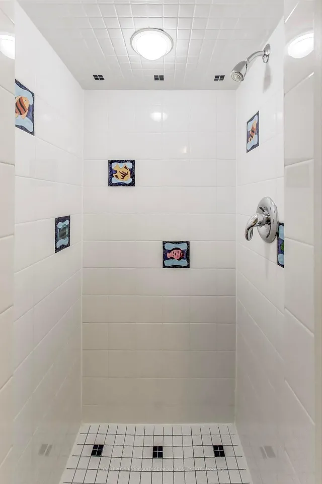 Additional image 3 of 351 Roehampton Ave