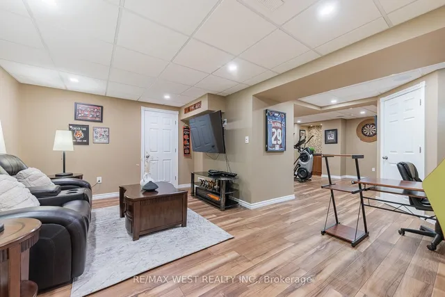 Additional image 36 of 284 Alexander Cres