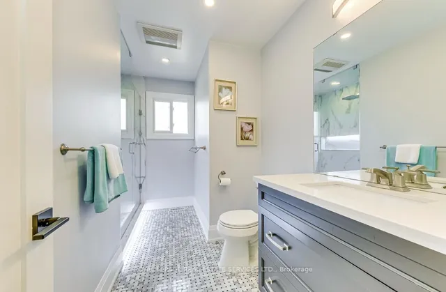 Additional image 32 of 1097 Grandeur Cres