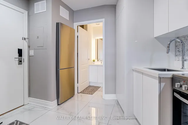 Additional image 8 of 1 King St Unit 2002