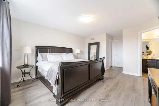 Additional image 29 of 134 Hazelton Ave