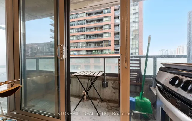 Additional image 18 of 36 Lisgar St Unit 521E