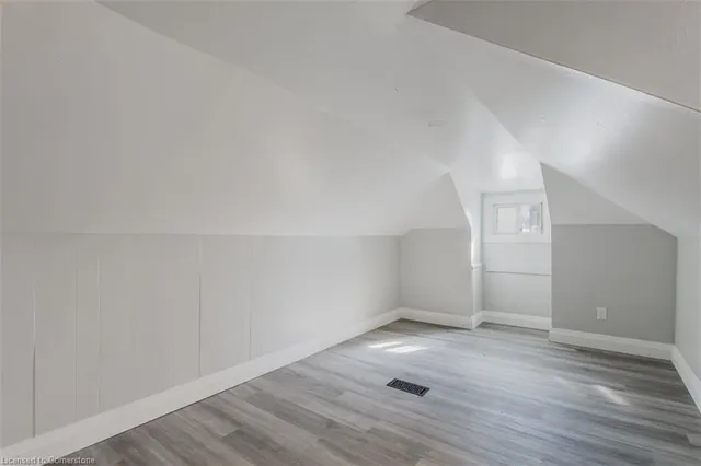 Additional image 9 of 31 Biggar Ave