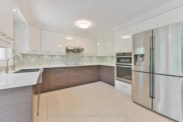 Additional image 11 of 2216 Dunvegan Ave