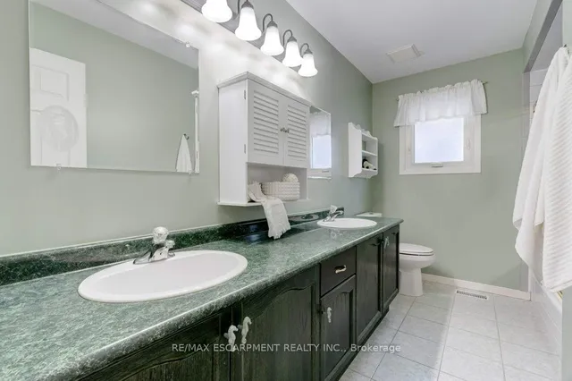 Additional image 32 of 137 Claudette Gate