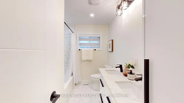 Additional image 15 of 2 Clanwilliam Crt