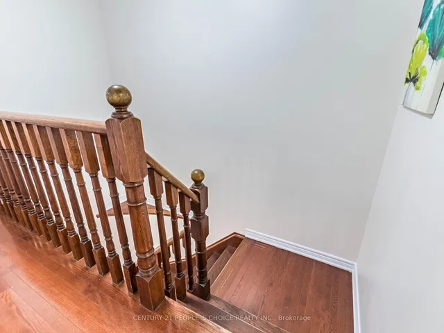 Additional image 20 of 74 Crystalview Cres