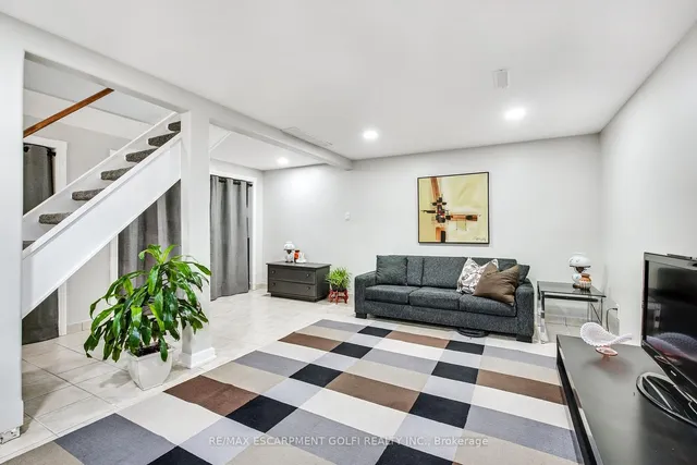 Additional image 29 of 773 Laurier Ave