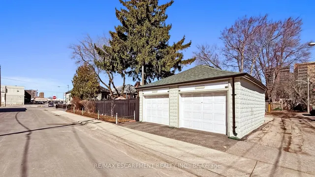 Additional image 44 of 527 Victoria Park Ave