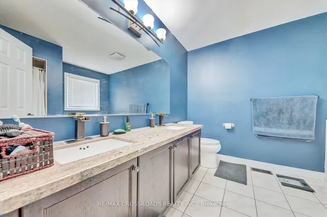 Additional image 22 of 37 Denim Dr