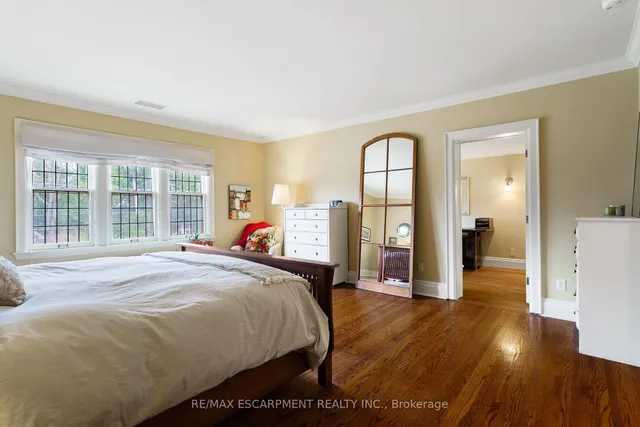 Additional image 23 of 2 Oak Knoll Dr