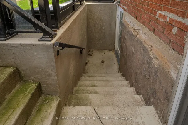 Additional image 33 of 2728 Guilford Cres