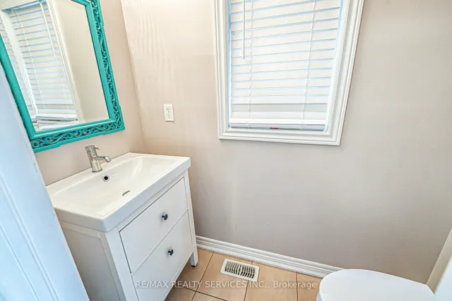 Additional image 19 of 32 Crystalview Cres