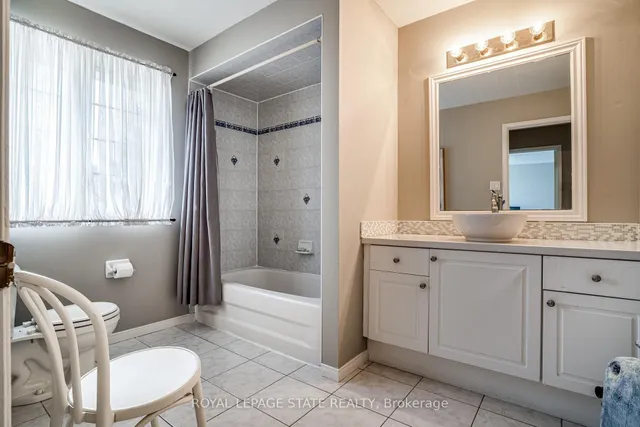 Additional image 32 of 19 Claudette Gate