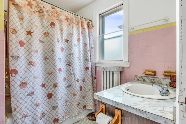 Additional image 27 of 416 Mortimer Ave