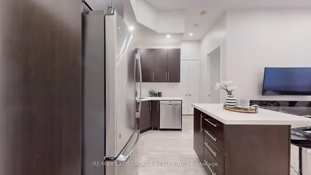 Additional image 20 of 28 Linden St Unit 201