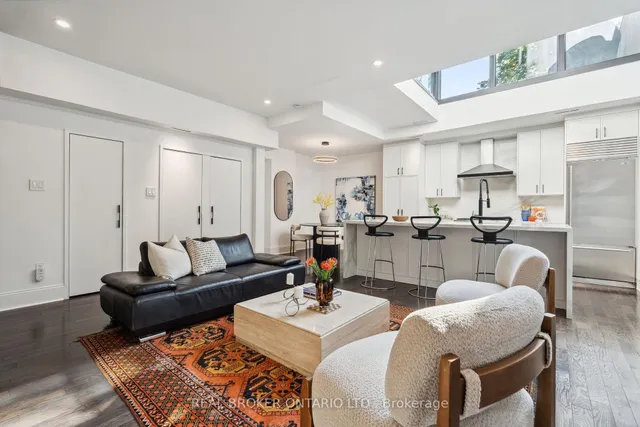 Additional image 18 of 300 Avenue Rd Unit 4