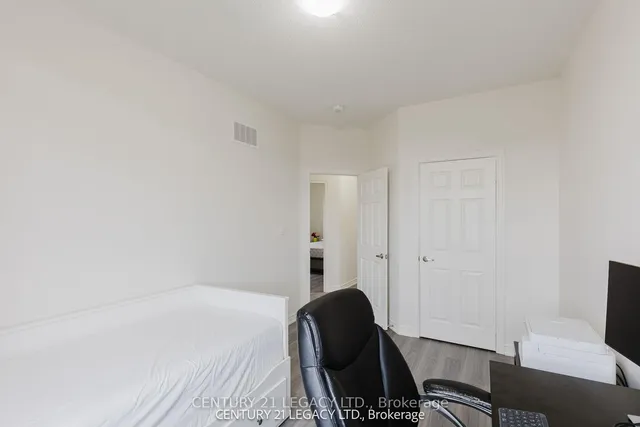 Additional image 36 of 180 Agro St