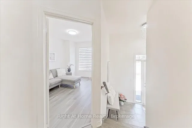 Additional image 8 of 465 Dundas St