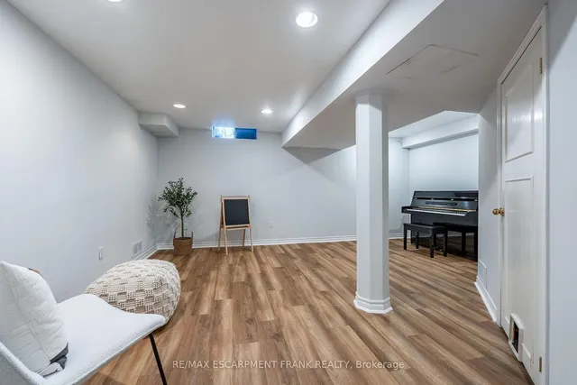 Additional image 40 of 83 Foxborough Dr