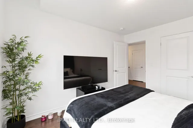 Additional image 20 of 486 Bergamot Ave