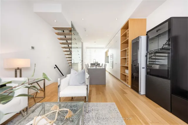 Additional image 20 of 536A Eglinton Ave