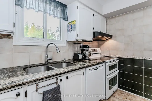 Additional image 17 of 136 St Jerome Cres