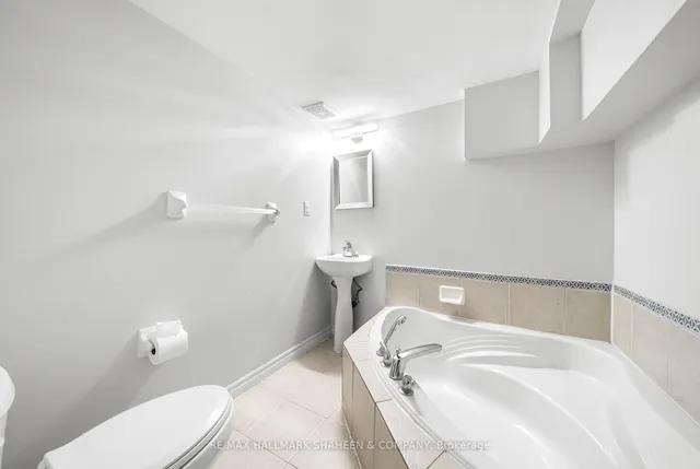 Additional image 37 of 32 Rowland St