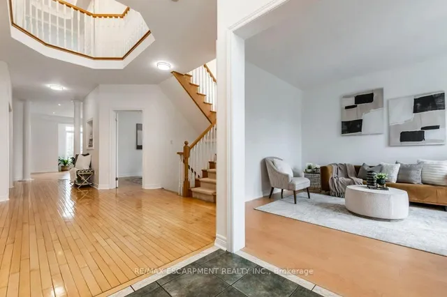 Additional image 8 of 8 Hackney Crt