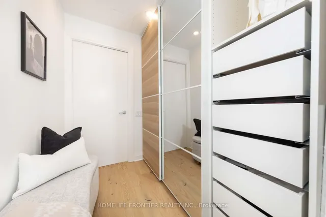 Additional image 12 of 20 Scrivener Sq Unit 905