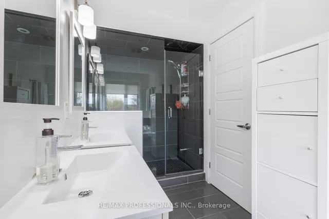 Additional image 25 of 43 Bellman Ave