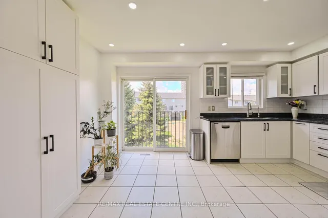 Additional image 18 of 4950 Albina Way Unit 93
