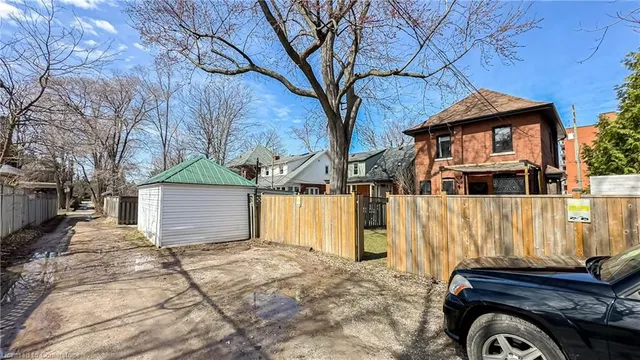 Additional image 50 of 481 Aberdeen Ave