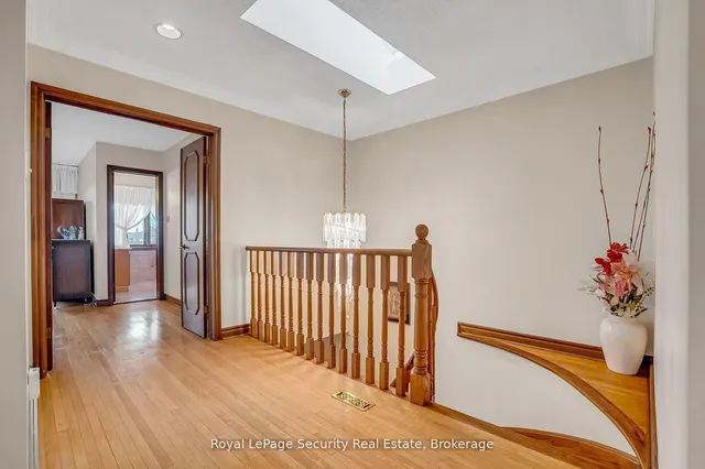 Additional image 21 of 27 Mulholland Ave