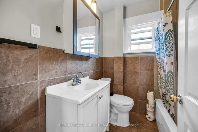 Additional image 32 of 1597 King St