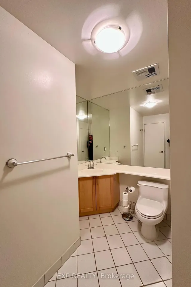Additional image 22 of 901 Queen St Unit 201