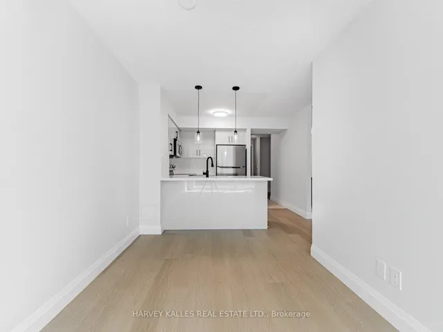 Additional image 10 of 18 Yonge St Unit 3013