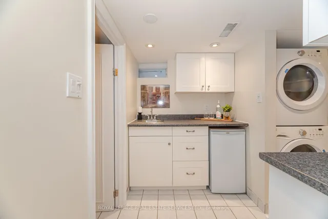 Additional image 28 of 33 Willingdon Blvd